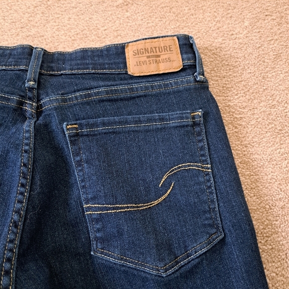 Levi's Signature Jeans Women's 29 Mid Rise  Straight Blue Denim Dark Wash - Picture 12 of 14